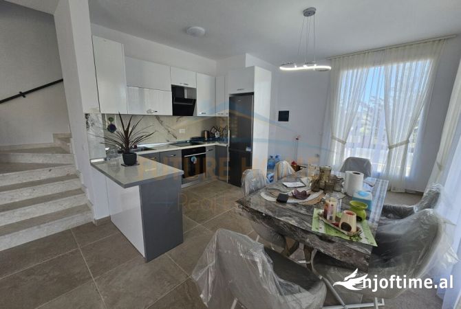 Shtepi ne shitje Shtepi Private ne Durres, 3+1, Mobilimi E mobiluar, Pagesa 380,000  Euro.