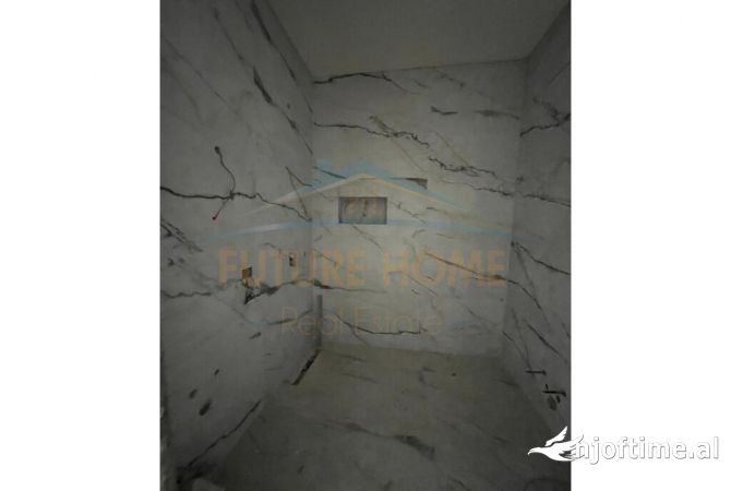 Shtepi ne shitje Apartament ne Tirane, 2+1, Mobilimi Bosh, pa mobiluar, Pagesa 282,000  Euro.