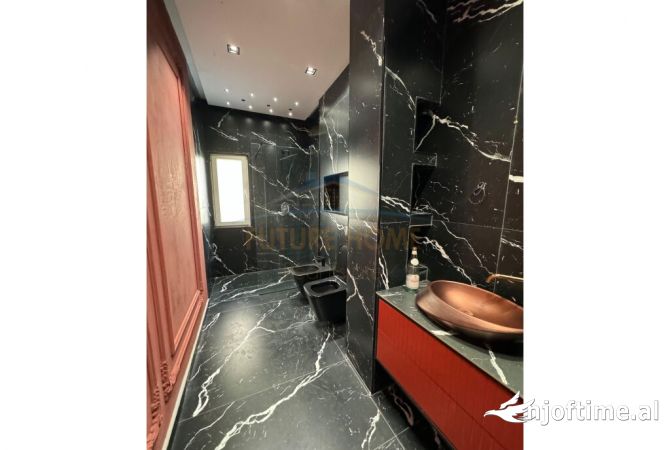 Shtepi ne shitje Apartament ne Tirane, 1+1, Mobilimi E mobiluar, Pagesa 165,000  Euro.