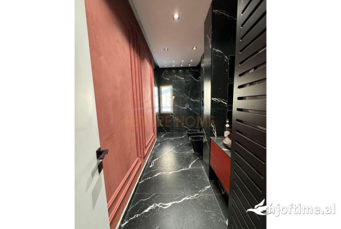 Shtepi ne shitje Apartament ne Tirane, 1+1, Mobilimi E mobiluar, Pagesa 165,000  Euro.