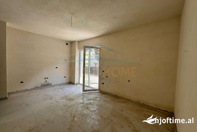 Shtepi ne shitje Apartament ne Durres, 1+1, Mobilimi Bosh, pa mobiluar, Pagesa 120,300  Euro.