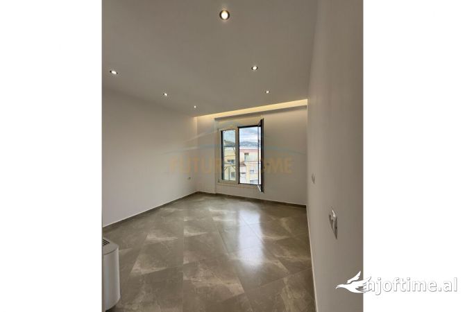 Shtepi ne shitje Apartament ne Tirane, 3+1, Mobilimi Bosh, pa mobiluar, Pagesa 500,000  Euro.