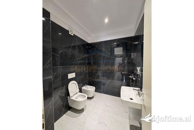 Shtepi ne shitje Apartament ne Tirane, 3+1, Mobilimi Bosh, pa mobiluar, Pagesa 500,000  Euro.