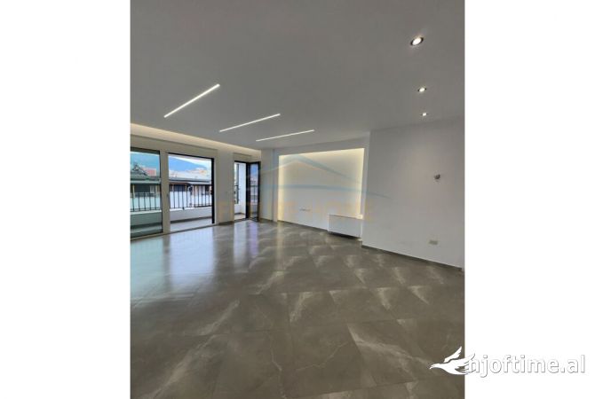Shtepi ne shitje Apartament ne Tirane, 3+1, Mobilimi Bosh, pa mobiluar, Pagesa 500,000  Euro.