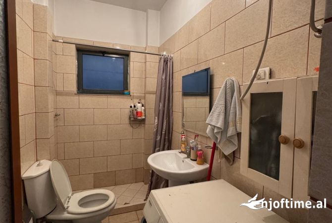 Shtepi me qera Apartament ne Tirane, 1+1, Mobilimi E mobiluar, Pagesa 490  Euro.