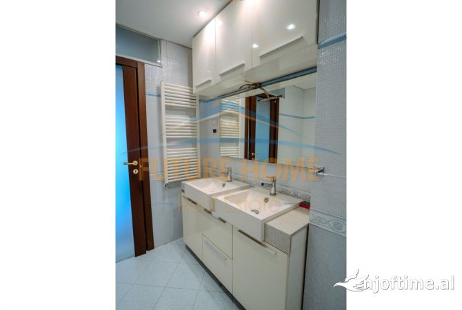 Shtepi ne shitje Duplex(shtepi me 2 kate) ne Tirane, 4+1, Mobilimi E mobiluar, Pagesa 2,000,000  Euro.