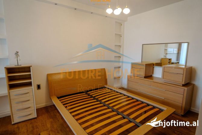 Shtepi ne shitje Duplex(shtepi me 2 kate) ne Tirane, 4+1, Mobilimi E mobiluar, Pagesa 2,000,000  Euro.