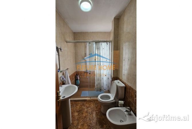 Shtepi ne shitje Apartament ne Tirane, 2+1, Mobilimi E mobiluar, Pagesa 224,000  Euro.