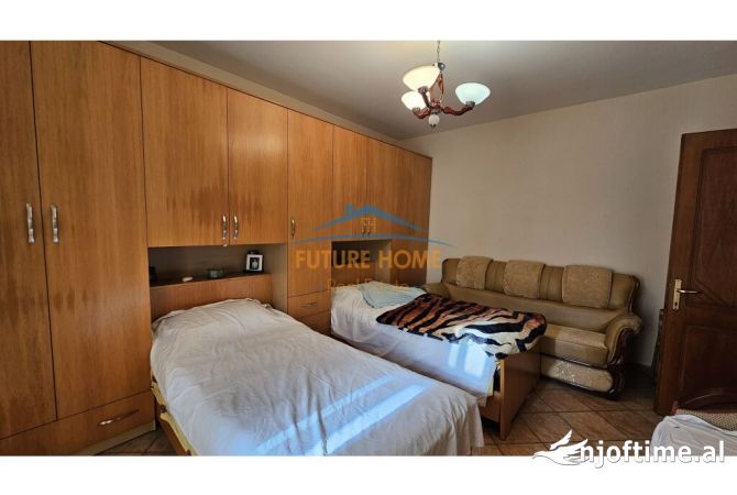 Shtepi ne shitje Apartament ne Tirane, 2+1, Mobilimi E mobiluar, Pagesa 224,000  Euro.