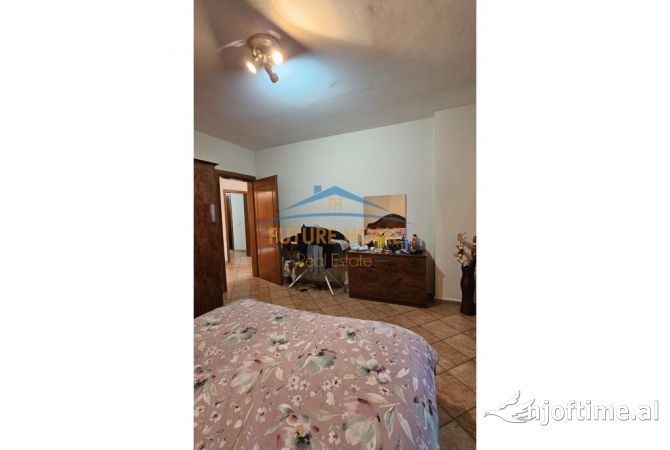 Shtepi ne shitje Apartament ne Tirane, 2+1, Mobilimi E mobiluar, Pagesa 224,000  Euro.