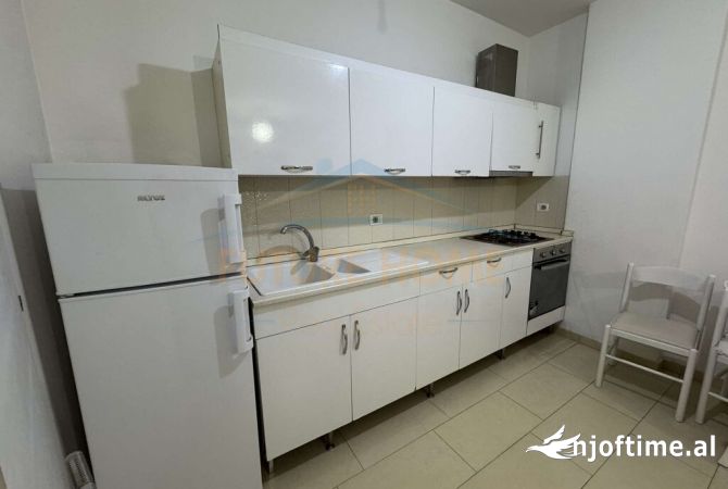 Shtepi me qera Apartament ne Tirane, 1+1, Mobilimi E mobiluar, Pagesa 400  Euro.