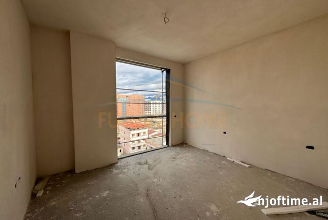 Shtepi ne shitje Apartament ne Tirane, 3+1, Mobilimi Bosh, pa mobiluar, Pagesa 207,000  Euro.