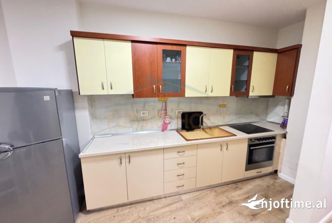 Shtepi ne shitje Apartament ne Tirane, 2+1, Mobilimi E mobiluar, Pagesa 155,000  Euro.