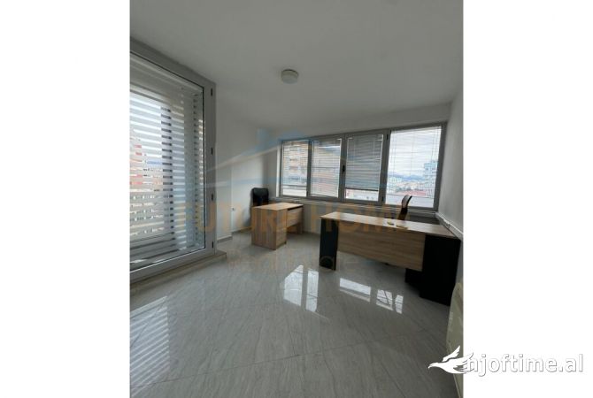 Ambient biznesi me qera 3+1 ne Tirane - 2,000 Euro