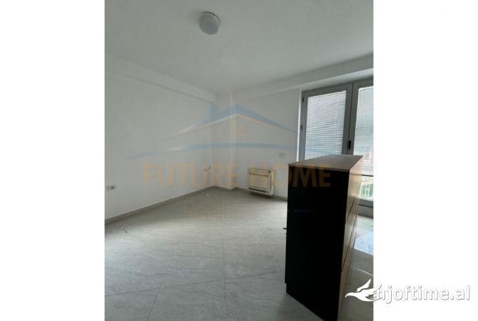 Ambient biznesi me qera 3+1 ne Tirane - 2,000 Euro
