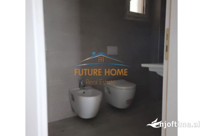Shtepi ne shitje Apartament ne Tirane, 2+1, Mobilimi Bosh, pa mobiluar, Pagesa 170,000  Euro.