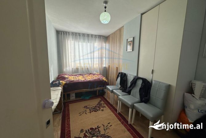Shtepi ne shitje Apartament ne Tirane, 2+1, Mobilimi E mobiluar, Pagesa 130,000  Euro.