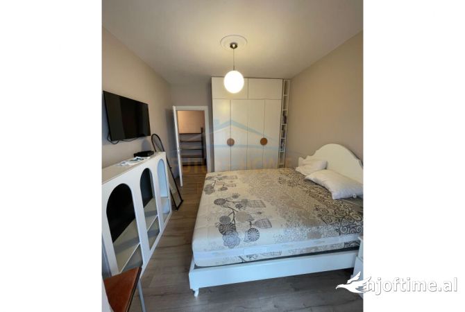 Shtepi ne shitje Apartament ne Tirane, 2+1, Mobilimi E mobiluar, Pagesa 300,000  Euro.