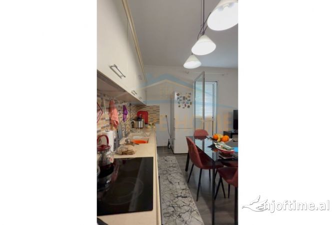 Shtepi ne shitje Apartament ne Tirane, 2+1, Mobilimi E mobiluar, Pagesa 315,000  Euro.