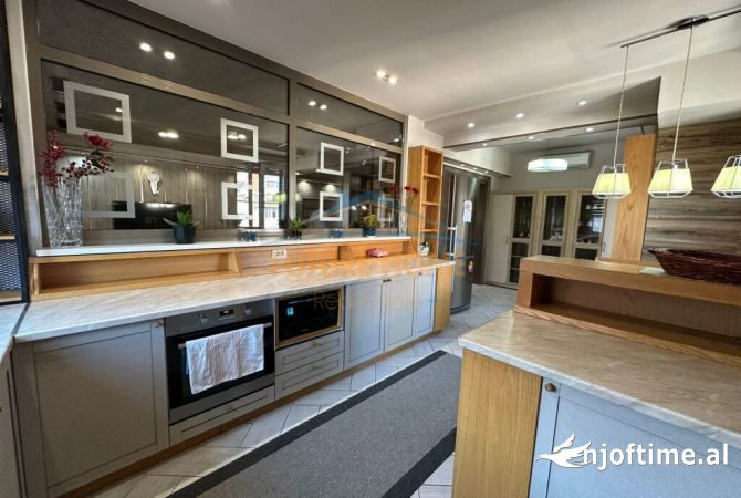 Shtepi ne shitje Apartament ne Tirane, 2+1, Mobilimi E mobiluar, Pagesa 590,000  Euro.