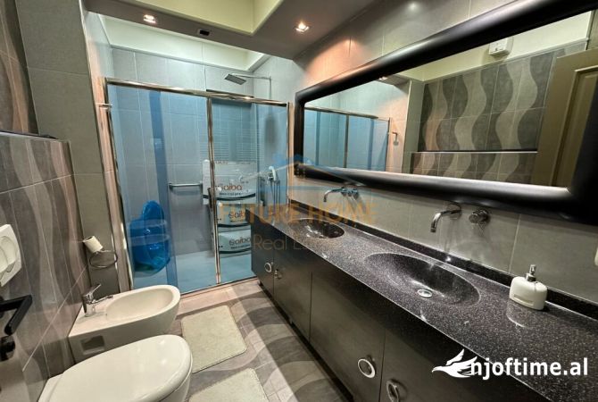 Shtepi ne shitje Apartament ne Tirane, 2+1, Mobilimi E mobiluar, Pagesa 590,000  Euro.