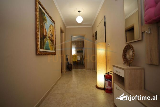 Shtepi me qera Apartament ne Tirane, 2+1, Mobilimi E mobiluar, Pagesa 700  Euro.