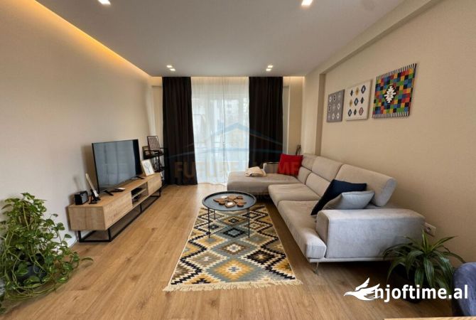 Shtepi ne shitje Apartament ne Tirane, 2+1, Mobilimi E mobiluar, Pagesa 207,000  Euro.
