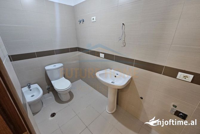 Shtepi ne shitje Apartament ne Tirane, 2+1, Mobilimi Bosh, pa mobiluar, Pagesa 260,000  Euro.
