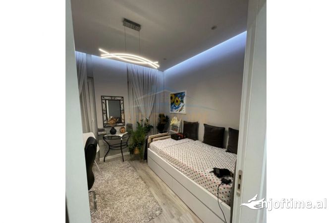 Shtepi ne shitje Apartament ne Tirane, 3+1, Mobilimi E mobiluar, Pagesa 185,000  Euro.