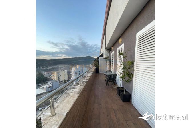 Shtepi ne shitje Apartament ne Tirane, 3+1, Mobilimi E mobiluar, Pagesa 185,000  Euro.