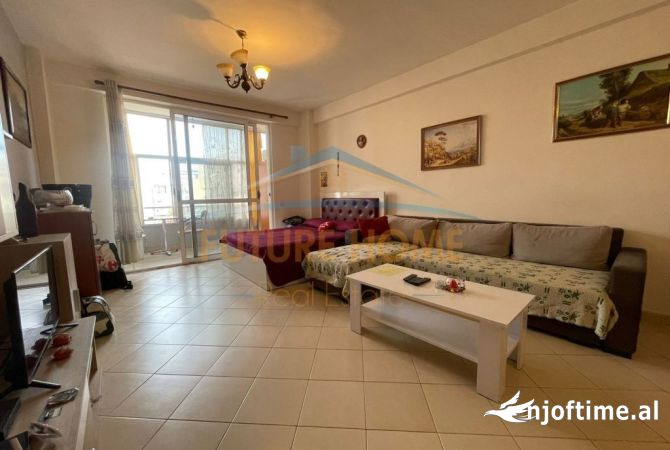 Shtepi ne shitje Apartament ne Tirane, Garsoniere, Mobilimi E mobiluar, Pagesa 75,000  Euro.