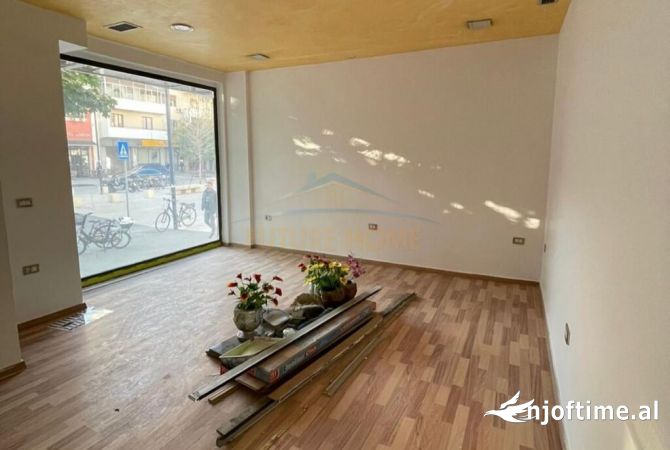 Bulevardi Zogu i Pare, Tirane , Shitet,Ambient biznesi, 