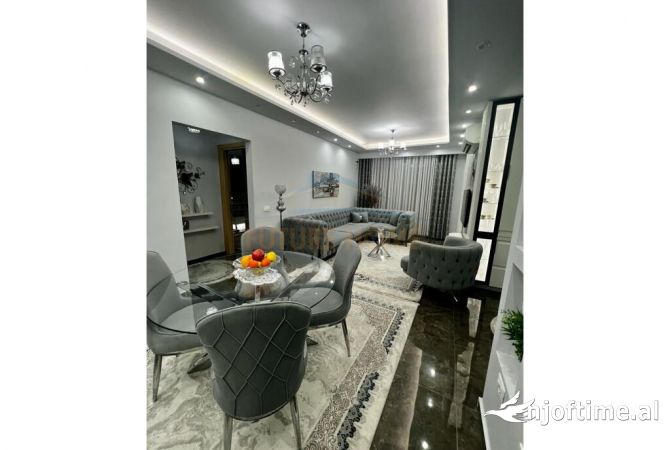 Shtepi ne shitje Apartament ne Tirane, 2+1, Mobilimi E mobiluar, Pagesa 300,000  Euro.