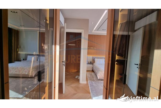 Shtepi ne shitje Vila Luksoze ne Tirane, 3+1, Mobilimi E mobiluar, Pagesa 1,000,000  Euro.