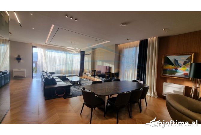 Shtepi ne shitje Vila Luksoze ne Tirane, 3+1, Mobilimi E mobiluar, Pagesa 1,000,000  Euro.