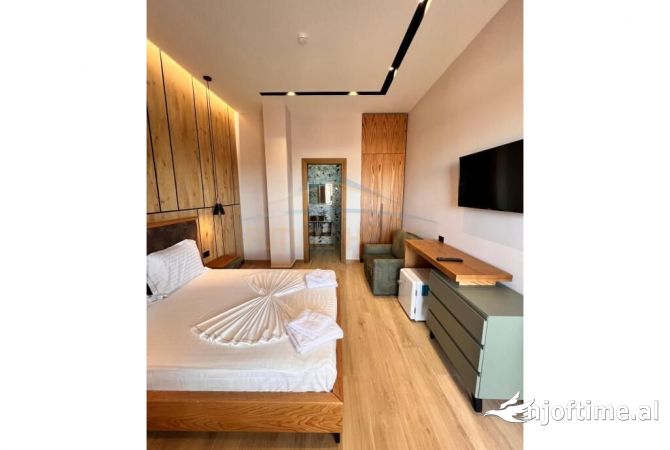 Shkembi i Kavajes, Durres. Shitet, Hotel, 