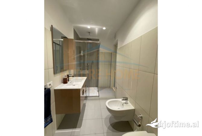 Shtepi ne shitje Apartament ne Tirane, 3+1, Mobilimi E mobiluar, Pagesa 574,000  Euro.