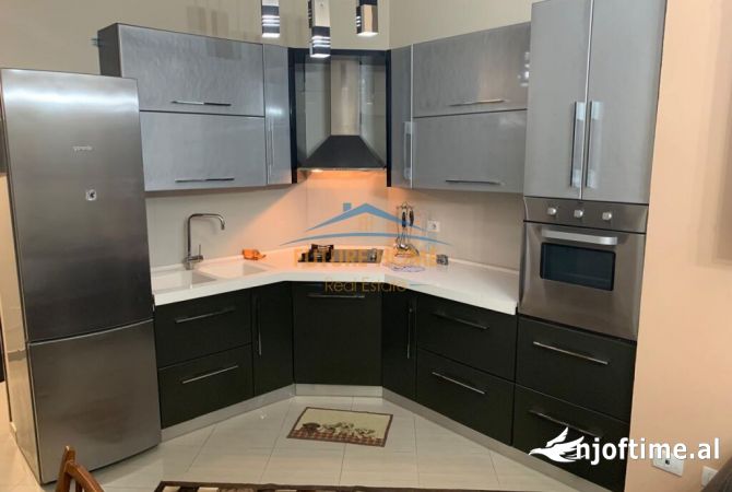 Shtepi me qera Apartament ne Tirane, 2+1, Mobilimi E mobiluar, Pagesa 500  Euro.
