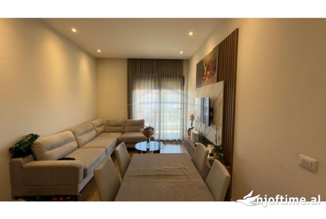 Shtepi me qera Apartament ne Tirane, 1+1, Mobilimi E mobiluar, Pagesa 750  Euro.