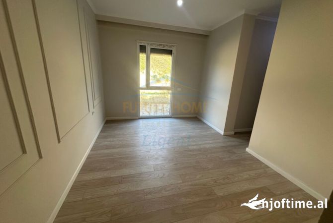 Shtepi ne shitje Apartament ne Tirane, 3+1, Mobilimi Bosh, pa mobiluar, Pagesa 250,000  Euro.