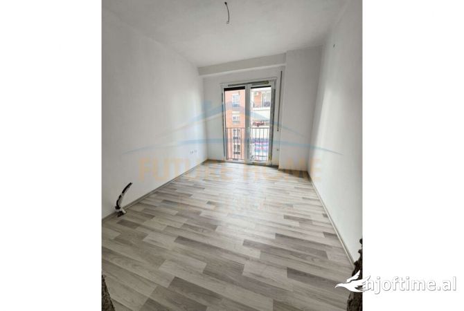 Shtepi ne shitje Apartament ne Tirane, 2+1, Mobilimi Bosh, pa mobiluar, Pagesa 144,000  Euro.
