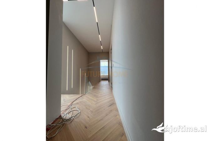 Shtepi ne shitje Vila Luksoze ne Tirane, 3+1, Mobilimi Bosh, pa mobiluar, Pagesa 850,000  Euro.