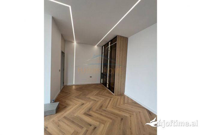 Shtepi ne shitje Vila Luksoze ne Tirane, 3+1, Mobilimi Bosh, pa mobiluar, Pagesa 850,000  Euro.