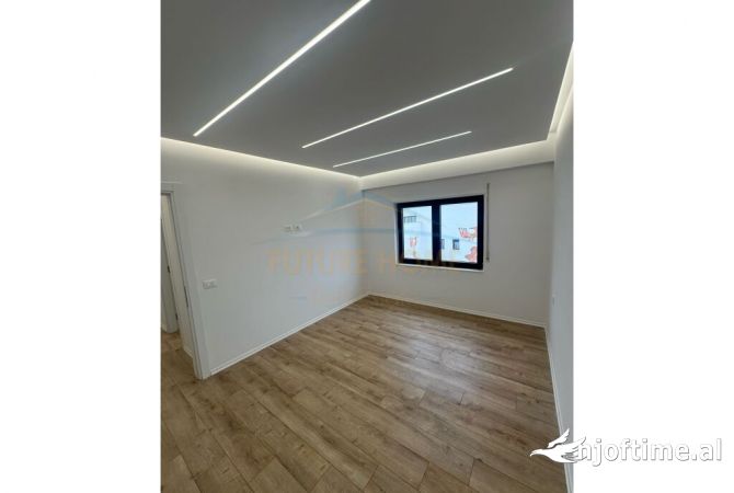 Shtepi ne shitje Apartament ne Tirane, 1+1, Mobilimi Bosh, pa mobiluar, Pagesa 130,000  Euro.