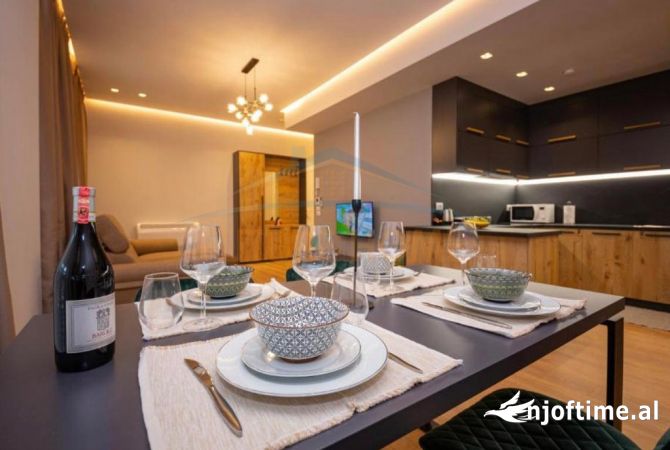 Shtepi ne shitje Apartament ne Tirane, 1+1, Mobilimi Pjeserisht e mobiluar, Pagesa 1,060,000  Euro.