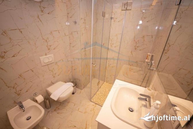 Shtepi ne shitje Apartament ne Tirane, 1+1, Mobilimi Pjeserisht e mobiluar, Pagesa 1,060,000  Euro.