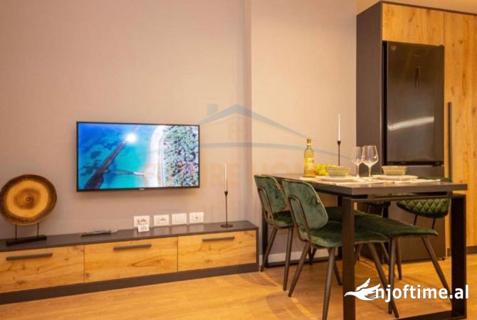 Shtepi ne shitje Apartament ne Tirane, 1+1, Mobilimi Pjeserisht e mobiluar, Pagesa 1,060,000  Euro.