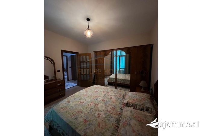 Shtepi me qera Apartament ne Tirane, 2+1, Mobilimi E mobiluar, Pagesa 700  Euro.