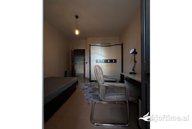 Shtepi me qera Apartament ne Tirane, 2+1, Mobilimi E mobiluar, Pagesa 700  Euro.