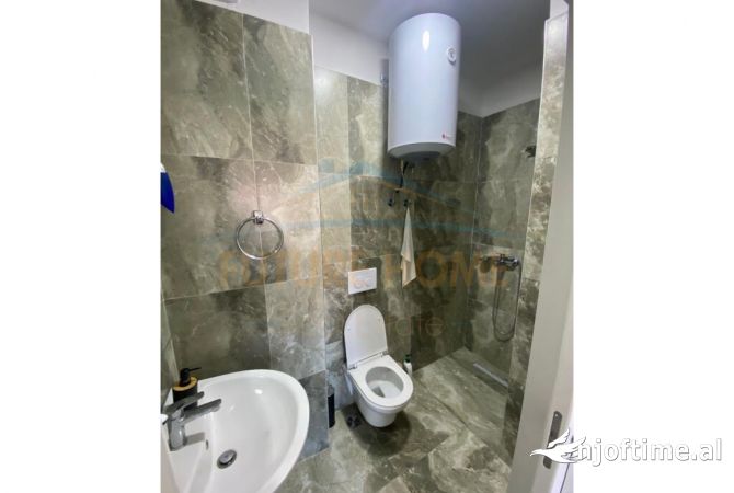 Shtepi me qera Apartament ne Tirane, 2+1, Mobilimi Pjeserisht e mobiluar, Pagesa 600  Euro.